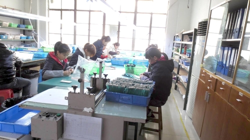 Τελευταία εταιρεία Λύσεις σχετικά Συναρμολόγηση/Επικόλληση και Αποθήκευση Διακοπτών Μεμβράνης στην Lunfeng